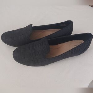 EUC Clarks 10M Sara Poppy Flats Suede
